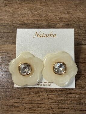Natasha Creamy Floral Crystal w Gold-tone Faceted Stone, NWTs